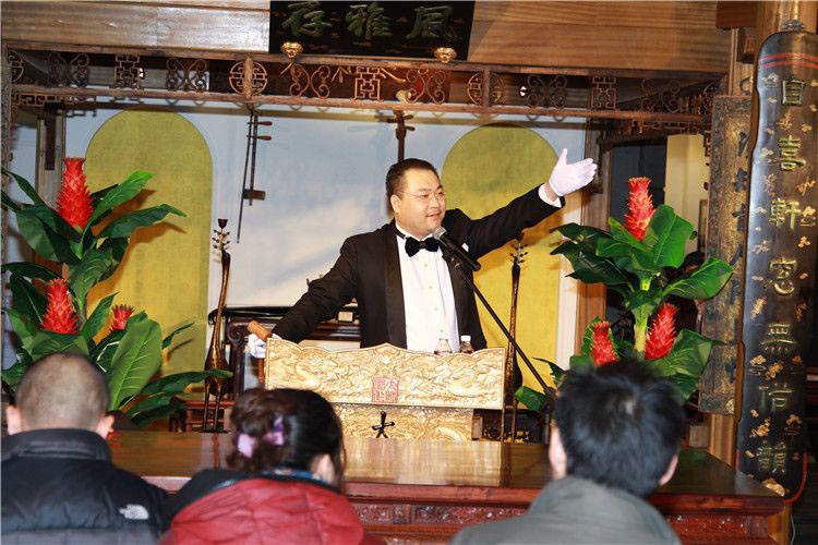 太和木作第三届宫廷家具竞卖会创新记录关毅现场签书