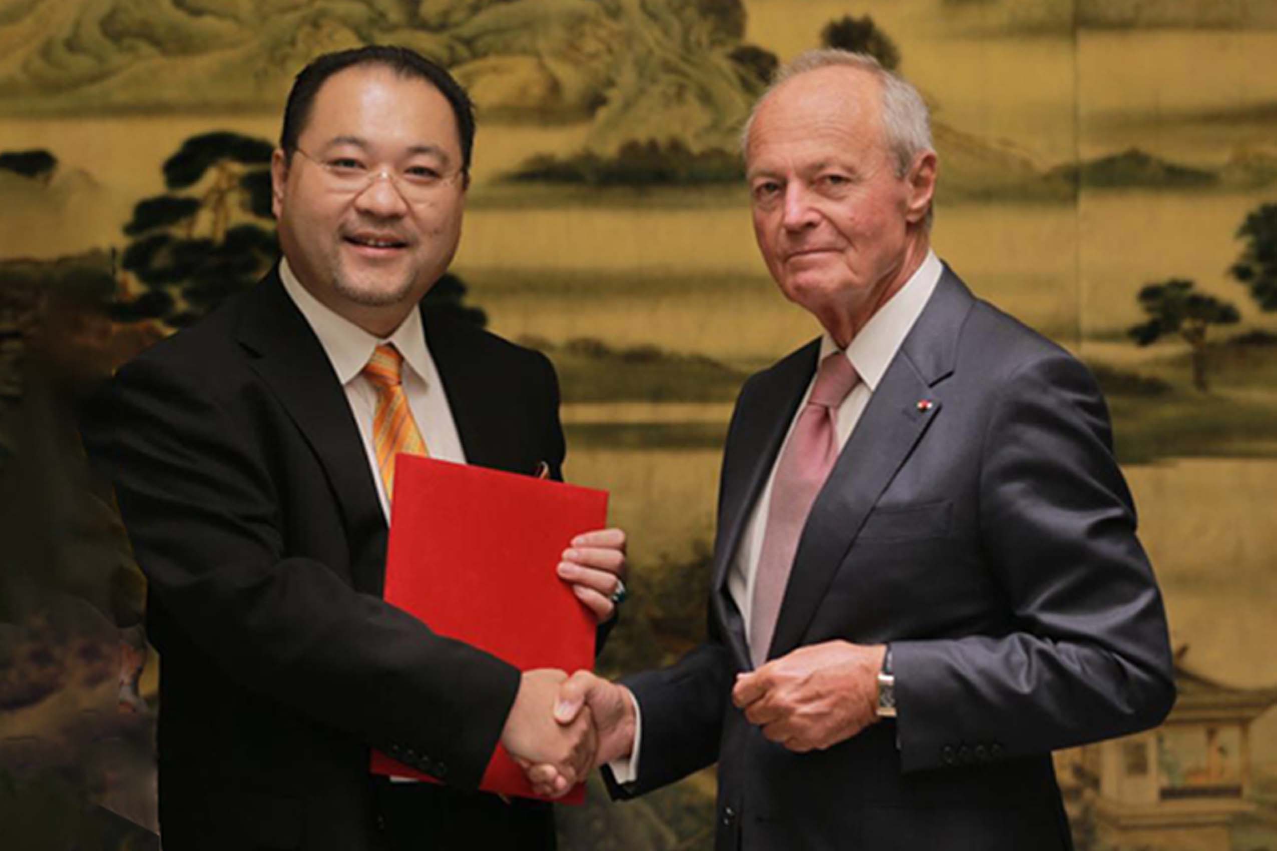 太和木作关毅赴布达佩斯出席“东方·亮”中国艺术汇